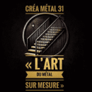 Logo CRÉA MÉTAL 31: escalier métallique sur mesure dans un cercle doré sur fond noir. 'L'ART DU MÉTAL SUR MESURE'.